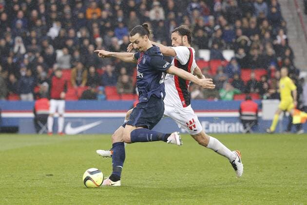 Zlatan Ibrahimovic (psg) tire, Paul Baysse (OGC Nice) FOOTBALL : Paris st Germain vs OGC Nice - Ligue 1 - 02 04 2016 StephaneAllaman Panoramic 