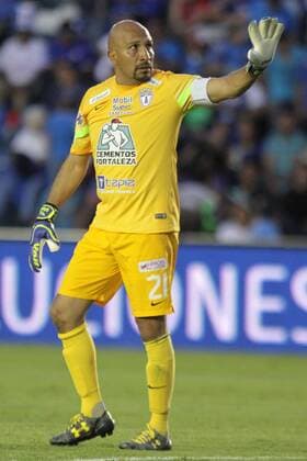 Fussball Mexiko - April 2, 2016 - Mexico - D02041614.JPG.CIUDAD DE MEXICO SportsDeportes-Soccer.- El guardameta de los Tuzos del Pachuca, Oscar -El Conejo Perez, en el juego ante La Maquina Celeste del Cruz Azul, el sabado 2 de abril de 2016, en el Estadio Azul, de la jornada 12 del Torneo Clausura 2016 de la Liga MX. El cotejo finalizo mit un empate 0-0. - April 2, 2016  - ZUMAu78_