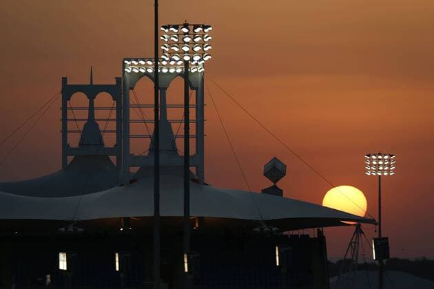 Motorsports: FIA Formula One World Championship WM Weltmeisterschaft 2016, Grand Prix of Bahrain, sunset, Sonnenuntergang, Abendstimmung xHOCHxZWEIx
