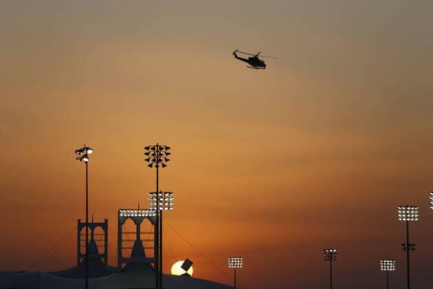Motorsports: FIA Formula One World Championship WM Weltmeisterschaft 2016, Grand Prix of Bahrain, sunset, Sonnenuntergang, Abendstimmung xHOCHxZWEIx