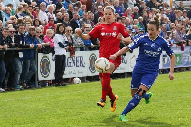 v.li.: Melanie Leupolz (FCB, 8), Laura Vetterlein (Sand, 26), Fussball, DFB-Pokal der Frauen, SC Sand - FC Bayern München, xozx