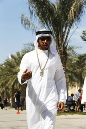 Motorsports: FIA Formula One World Championship WM Weltmeisterschaft 2016, Grand Prix of Bahrain, 44 Lewis Hamilton (GBR, Mercedes AMG Petronas Formula One Team), xHOCHxZWEIx