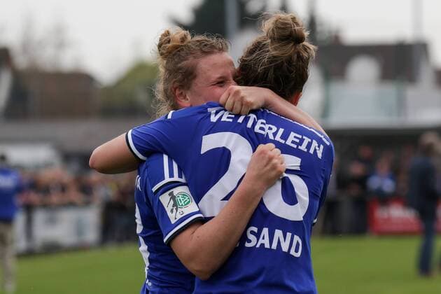 v.li.: Dominika Skorvankova (Sand, 18) und Laura Vetterlein (Sand, 26) freuen sich über den Einzug ins Finale, Endspiel, Jubel, Freude, Sieger, Gewinner, Fussball, DFB-Pokal der Frauen, SC Sand - FC Bayern München, xozx