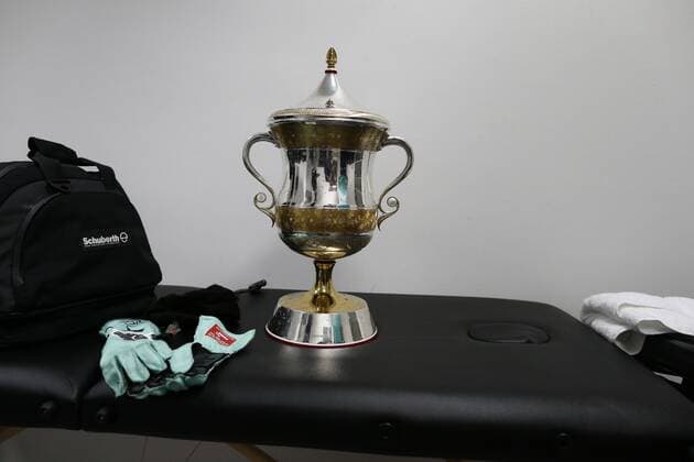 Motorsports: FIA Formula One World Championship WM Weltmeisterschaft 2016, Grand Prix of Bahrain, trophy of 6 Nico Rosberg (GER, Mercedes AMG Petronas Formula One Team), xHOCHxZWEIx