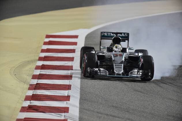 Motorsports: FIA Formula One World Championship WM Weltmeisterschaft 2016, Grand Prix of Bahrain, 44 Lewis Hamilton (GBR, Mercedes AMG Petronas Formula One Team), xHOCHxZWEIx