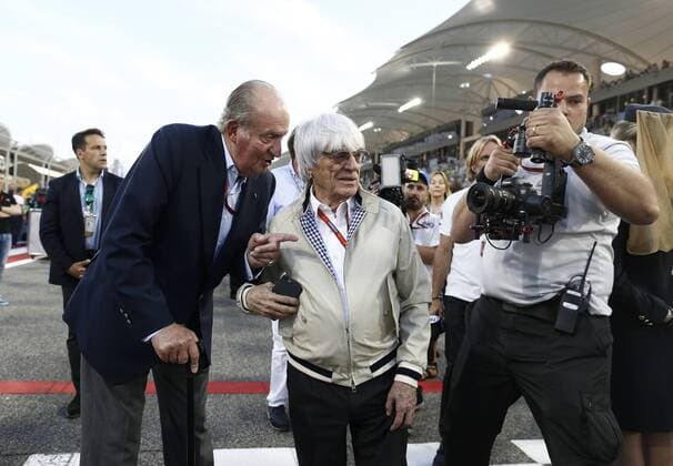Bilder des Tages - Sport Motorsports: FIA Formula One World Championship WM Weltmeisterschaft 2016, Grand Prix of Bahrain, Former spanish King Juan Carlos, Bernie Ecclestone (GBR, President and CEO of Formula One Management and Formula One Administration), xHOCHxZWEIx