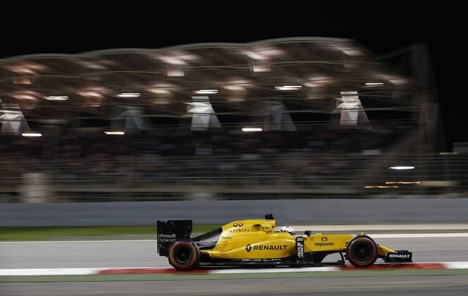Motorsports: FIA Formula One World Championship WM Weltmeisterschaft 2016, Grand Prix of Bahrain, 20 Kevin Magnussen (DEN, Renault Formula 1 Team), xHOCHxZWEIx