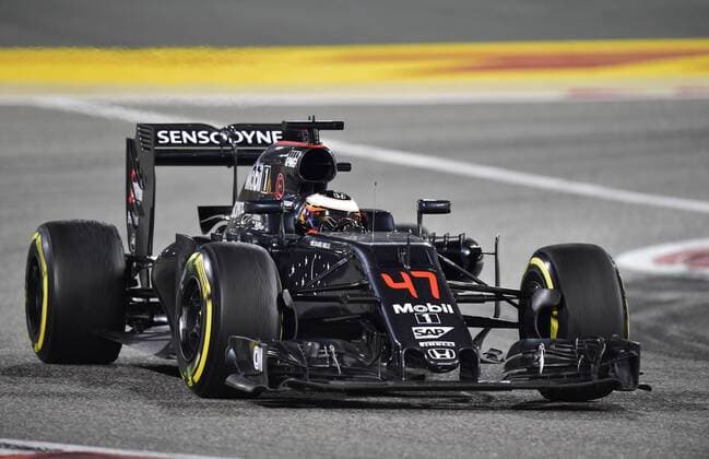 Motorsports: FIA Formula One World Championship WM Weltmeisterschaft 2016, Grand Prix of Bahrain, 47 Stoffel Vandoorne (BEL, McLaren Honda Formula 1 Team), xHOCHxZWEIx