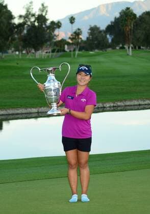 April 3, 2016: Lydia Ko of New Zealand, World 1 and 2016 ANA Inspiration Champion celebrates with her Caddie Jason Hamilton, her Mom and Sister upon completion of the final round of the ANA Inspiration LPGA Golf Damen Golf Tournament at the Mission Hills Country Club, in Rancho Mirage, Ca. (Photo by Bruce Sherwood Icon Sportswire) GOLF: APR 03 LPGA - ANA Inspiration - Final Round Icon16040312 EDITORIAL USE ONLY