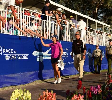 April 3, 2016: Lydia Ko hit giving on her way to the 18th green. Final Round of the ANA Inspiration LPGA Golf Damen Golf Tournament at the Mission Hills Country Club, in Rancho Mirage, Ca. (Photo by Bruce Sherwood Icon Sportswire) GOLF: APR 03 LPGA - ANA Inspiration - Final Round Icon16040369 EDITORIAL USE ONLY