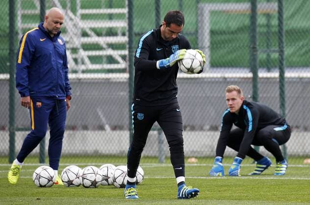 BARCELONA -april 04- SPAIN: Claudio Bravo and Andre Ter Stegen during the training before the Champions League match against Atletico de Madrid, celebrated at the Ciutat Deportiva Joan Gamper, on april 04, 2016. Photo: Joan Valls Urbanandsport Cordion Press  xJoanxValls Urbanandsportx xFC-BARCELONA-TRAINING-CHAMPIONS-LEAGUEx