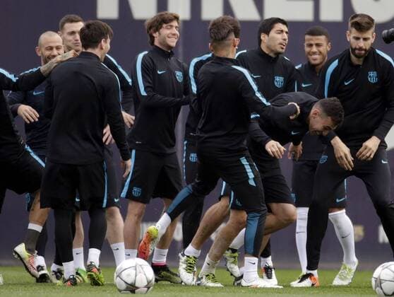 FC Barcelona Barca s players during a team s training session at Joan Gamper Sports City in Sat Joan Despi, Catalonia, northeastern Spain, 04 April 2016. FC Barcelona will face Atletico Madrid in a Champions League quarter finals first leg soccer match the upcoming 05 April. EFE Alberto Estevez TRAINING SESSION !ACHTUNG: NUR REDAKTIONELLE NUTZUNG!  GRA082 20160404-635953732559288793