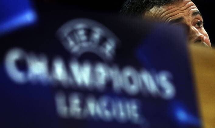 FC Barcelona Barca s Spanish coach Luis Enrique, gestures during a press conference PK Pressekonferenz held after a team s training session at Joan Gamper Sports City in Sat Joan Despi, Catalonia, northeastern Spain, 04 April 2016. FC Barcelona will face Atletico Madrid in a Champions League quarter finals first leg soccer match the upcoming 05 April. EFE Alberto Estevez PRESS CONFERENCE !ACHTUNG: NUR REDAKTIONELLE NUTZUNG!  GRA082 20160404-635953774451098176