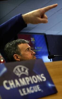 FC Barcelona Barca s Spanish coach Luis Enrique, gestures during a press conference PK Pressekonferenz held after a team s training session at Joan Gamper Sports City in Sat Joan Despi, Catalonia, northeastern Spain, 04 April 2016. FC Barcelona will face Atletico Madrid in a Champions League quarter finals first leg soccer match the upcoming 05 April. EFE Alberto Estevez PRESS CONFERENCE !ACHTUNG: NUR REDAKTIONELLE NUTZUNG!  GRA082 20160404-635953774469350176