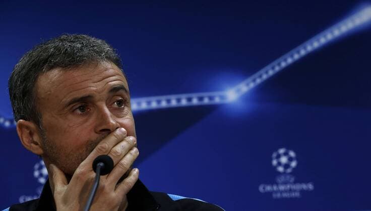 FC Barcelona Barca s Spanish coach Luis Enrique, gestures during a press conference PK Pressekonferenz held after a team s training session at Joan Gamper Sports City in Sat Joan Despi, Catalonia, northeastern Spain, 04 April 2016. FC Barcelona will face Atletico Madrid in a Champions League quarter finals first leg soccer match the upcoming 05 April. EFE Alberto Estevez PRESS CONFERENCE !ACHTUNG: NUR REDAKTIONELLE NUTZUNG!  GRA082 20160404-635953774508350176