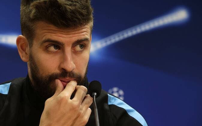 Bilder des Tages - Sport FC Barcelona Barca s Spanish defender Gerard Pique, gestures during a press conference PK Pressekonferenz held after a team s training session at Joan Gamper Sports City in Sat Joan Despi, Catalonia, northeastern Spain, 04 April 2016. FC Barcelona will face Atletico Madrid in a Champions League quarter finals first leg soccer match the upcoming 05 April. EFE Alberto Estevez PRESS CONFERENCE !ACHTUNG: NUR REDAKTIONELLE NUTZUNG!  GRA082 20160404-635953775889418176