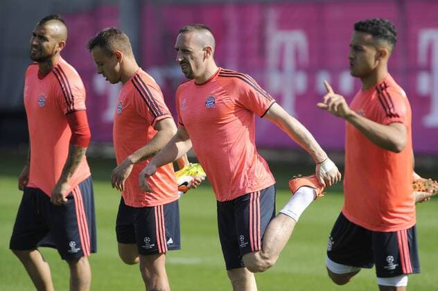 v.re:Thiago ALCANTARA (FCB),Franck RIBERY (Bayern Muenchen),RAFINHA (Bayern Muenchen),Arturo VIDAL (Bayern Muenchen),Aktion. Training FC Bayern Muenchen vor dem Champions League Spiel gegen Benfica Lissabon. Fussball 1. Bundesliga,am 04.4.2016.