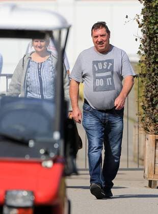 04.04.2016, 1.BL,FC Bayern Training, Säbenerstrasse München, im Bild: Francois Ribery und seine Frau (Franck Ribery«s Eltern)