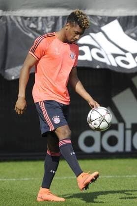 Kingsley COMAN (Bayern Muenchen),Aktion,Einzelaktion,Einzelbild, Freisteller,Ganzkoerperaufnahme,ganze Figur. Training FC Bayern Muenchen vor dem Champions League Spiel gegen Benfica Lissabon. Fussball 1. Bundesliga,am 04.4.2016.
