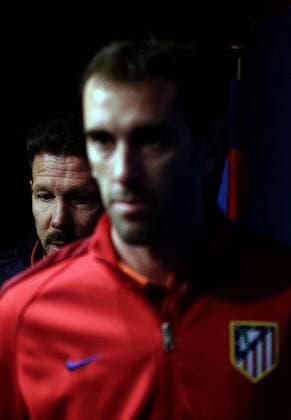 Atletico Madrid s Uruguayan defender Diego Godin (R) and Argentinian head coach Diego Simeone (L) during a press conference PK Pressekonferenz held prior to a team s training session at Joan Gamper Sports City in Sat Joan Despi, Catalonia, northeastern Spain, 04 April 2016. Atletico Madrid will face FC Barcelona Barca in a Champions League quarter finals first leg soccer match the upcoming 05 April. Atletico Madrid s press conference !ACHTUNG: NUR REDAKTIONELLE NUTZUNG!  20160404-635953920926391531