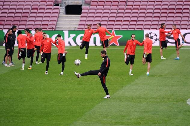 April 4, 2016 - Barcelona, Catalonia, Spain - Diego Pablo Simeone of Atletico de Madrid, playing with the ball during the training session before F.C.Barcelona vs Atletico de Madrid UEFA Cahampions League match on April 4, 2016 in Barcelona, Spain. Atletico de Madrid training session  - ZUMAn230