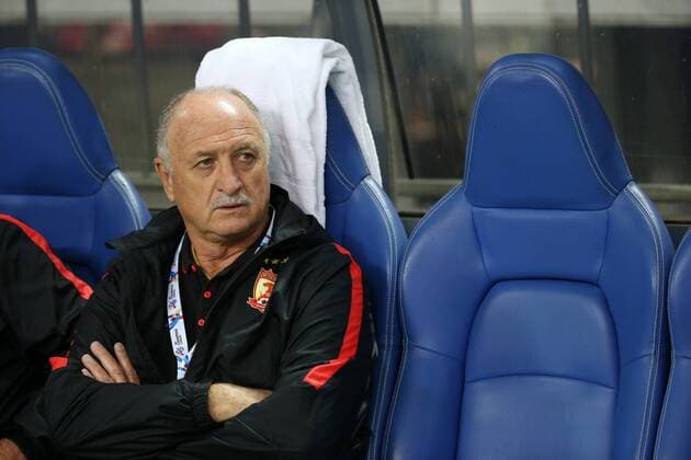 Head coach Luiz Felipe Scolari of China s Guangzhou Evergrande watches his players competing against Japan s Urawa Red Diamonds in their Group G match during the AFC Champions League 2016 in Saitama, Japan, 5 April 2016. Urawa Red Diamonds vs Guangzhou Evergrande at AFC Champions League  20160405_63529
