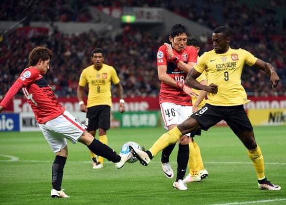 (160405) -- SAITAMA, April 5, 2016 -- Jackson Martinez (R) of China s Guangzhou Evergrandtaobao vies with Sekine Takahiro (L) of Japan s Urawa Red Diamonds during the AFC Champions League Group H football match in Saitama, Japan, April 5, 2016. ) (SP)JAPAN-SAITAMA-FOOTBALL-AFC CHAMPIONS LEAGUE LiuxDawei 