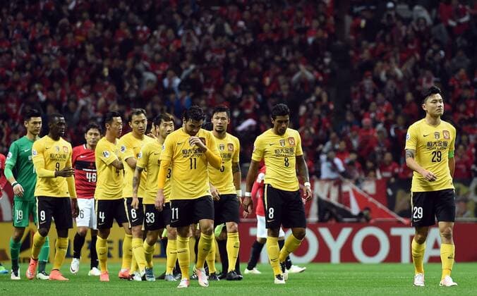 (160405) -- SAITAMA, April 5, 2016 -- Players of China s Guangzhou Evergrandtaobao leave the pitch after the AFC Champions League Group H football match against Japan s Urawa Red Diamonds in Saitama, Japan, April 5, 2016. ) (SP)JAPAN-SAITAMA-FOOTBALL-AFC CHAMPIONS LEAGUE LiuxDawei 