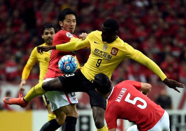 (160405) -- SAITAMA, April 5, 2016 -- Jackson Martinez (2nd R) of China s Guangzhou Evergrandtaobao vies for the ball during the AFC Champions League Group H football match against Japan s Urawa Red Diamonds in Saitama, Japan, April 5, 2016. ) (SP)JAPAN-SAITAMA-FOOTBALL-AFC CHAMPIONS LEAGUE LiuxDawei 