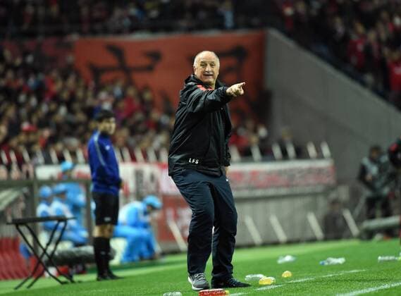 (160405) -- SAITAMA, April 5, 2016 -- Head coach of China s Guangzhou Evergrandtaobao Luiz Felipe Scolari gestures during the AFC Champions League Group H football match against Japan s Urawa Red Diamonds in Saitama, Japan, April 5, 2016. ) (SP)JAPAN-SAITAMA-FOOTBALL-AFC CHAMPIONS LEAGUE LiuxDawei 