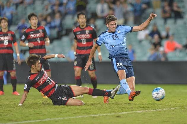 05.04.2016. Sydney Football Stadium, Sydney, Australia. AFC Champions League. Sydney versus Pohang Steelers. Sydney forward George Blackwood shoots. Sydney won the game by a score of 1-0. xNigelxOwenx  ActionPlus11725185