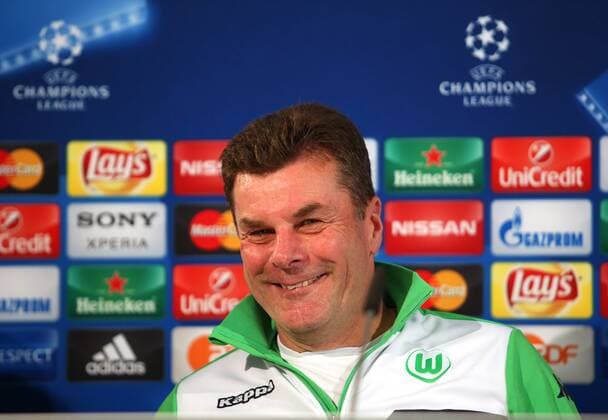 Wolfsburg VfL vs Real Madrid, CL Vorberichte Wolfsburg, Deutschland. 05.04.2016, FUßBALL - VfL Wolfsburg vs Real Madrid C.F. , Champions League, Viertelfinale, Saison 2015-2016, Volkswagen Arena. Bild zeigt: Cheftrainer Dieter Hecking (VfL Wolfsburg) während der Pressekonferenz.