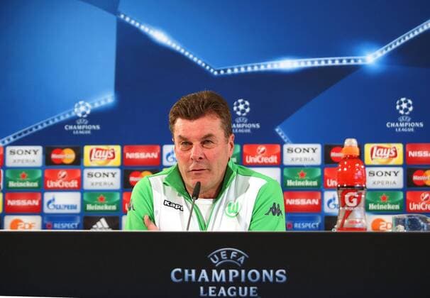 Wolfsburg VfL vs Real Madrid, CL Vorberichte Wolfsburg, Deutschland. 05.04.2016, FUßBALL - VfL Wolfsburg vs Real Madrid C.F. , Champions League, Viertelfinale, Saison 2015-2016, Volkswagen Arena. Bild zeigt: Cheftrainer Dieter Hecking (VfL Wolfsburg) während der Pressekonferenz.