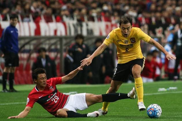 SAITAMA, JAPAN - APRIL 05: (CHINA OUT) Feng Xiaoting 6 of Guangzhou Evergrande and Tadanari Lee 20 of Urawa Red Diamonds compete for the ball during the AFC Champions League Group H match between Urawa Red Diamonds and Guangzhou Evergrande at the Saitama Stadium on April 5, 2016 in Saitama, Japan.  CFP482263884 