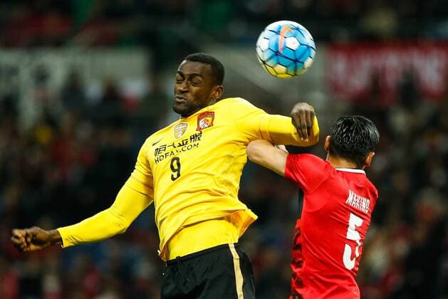 SAITAMA, JAPAN - APRIL 05: (CHINA OUT) Jackson Martinez 9 of Guangzhou Evergrande and Tomoaki Makino 5 of Urawa Red Diamonds compete for the ball during the AFC Champions League Group H match between Urawa Red Diamonds and Guangzhou Evergrande at the Saitama Stadium on April 5, 2016 in Saitama, Japan.  CFP482263894 