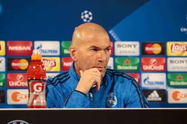 Fußball, UEFA Champions League, Pressekonferenz und Abschlusstraining VfL Wolfsburg und Real Madrid; Zinedine Zidane (Trainer Real Madrid) Portrait, Porträt, Einzelbild Pressekonferenz, PK, Presserunde. xtgx