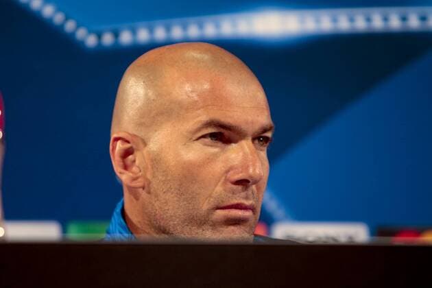 Fußball, UEFA Champions League, Pressekonferenz und Abschlusstraining VfL Wolfsburg und Real Madrid; Zinedine Zidane (Trainer Real Madrid) Portrait, Porträt, Einzelbild Pressekonferenz, PK, Presserunde. xtgx