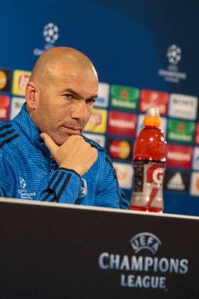 Fußball, UEFA Champions League, Pressekonferenz und Abschlusstraining VfL Wolfsburg und Real Madrid; Zinedine Zidane (Trainer Real Madrid) Portrait, Porträt, Einzelbild Pressekonferenz, PK, Presserunde. xtgx