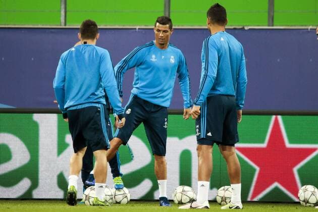 Fußball, UEFA Champions League, Pressekonferenz und Abschlusstraining VfL Wolfsburg und Real Madrid; Cristiano Ronaldo (Real Madrid) am Ball. xtgx