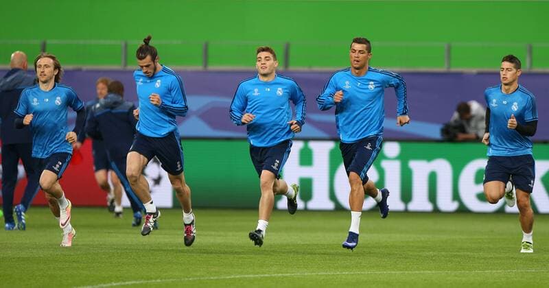 Wolfsburg VfL vs Real Madrid, CL Vorberichte Wolfsburg, Deutschland. 05.04.2016, FUßBALL - VfL Wolfsburg vs Real Madrid C.F. , Champions League, Training, Viertelfinale, Saison 2015-2016, Volkswagen Arena. Bild zeigt: Luka Modric (Real Madrid), Gareth Bale (Real Madrid), Cristiano Ronaldo (Real Madrid),