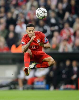 5. April 2016: Muenchen, Allianz Arena: Fussball UEFA Champions League, Viertelfinale: FC Bayern Muenchen - Benfica Lissabon: Muenchens Thiago Alcantara am Ball.
