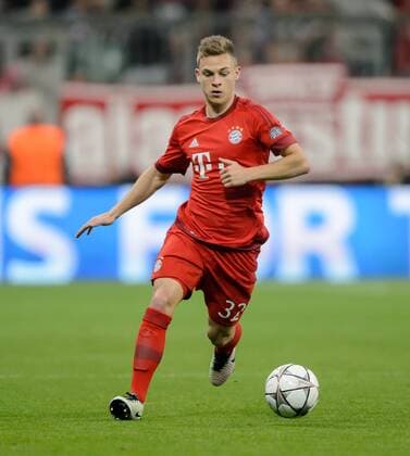 5. April 2016: Muenchen, Allianz Arena: Fussball UEFA Champions League, Viertelfinale: FC Bayern Muenchen - Benfica Lissabon: Muenchens Joshua Kimmich am Ball.