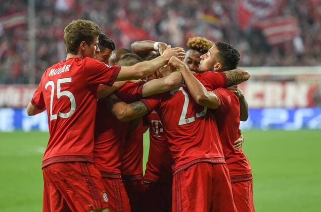 FUSSBALL CHAMPIONS LEAGUE SAISON 2015 2016 VIERTELFINALE HINSPIEL FC Bayern Muenchen - Benfica Lissabon 05.04.2016 Torjubel nach dem 1:0: Thomas Mueller, Robert Lewandowski, Arturo Vidal, David Alaba und Thiago Alcantara (v.l., alle FC Bayern Muenchen) 