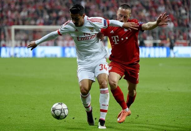 05.04.2016, xjhx, Fussball Champions League, FC Bayern Muenchen - Benfica Lissabon, emspor, v.l. Andre Almeida (Benfica Lissabon), Franck Ribery (FC Bayern Muenchen)