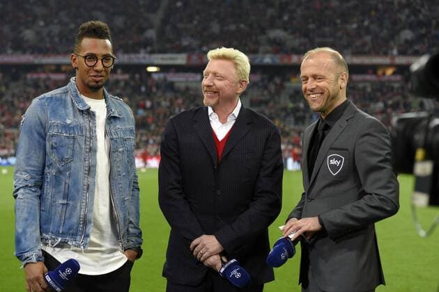 05.04.2016, Fussball Championsleague 2015 2016, Viertelfinale Hinspiel, FC Bayern München - Benfica Lissabon, in der Allianzarena München. v.li: Jerome Boateng (FC Bayern München) und Boris Becker bei Interview vor dem Spiel am Spielfeldrand mit Wolf Fuss von SKY. 