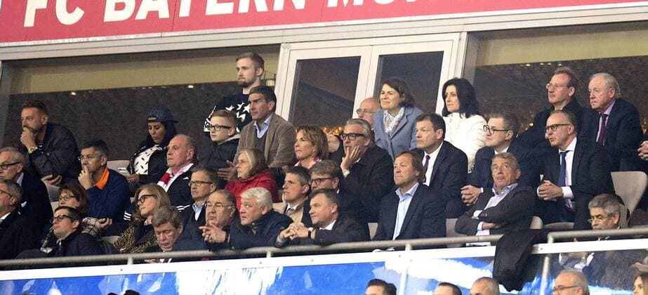 05.04.2016, Fussball Championsleague 2015 2016, Viertelfinale Hinspiel, FC Bayern München - Benfica Lissabon, in der Allianzarena München. Ex-Präsident Uli Hoeness (Bayern München) mit Frau Susi auf der VIP-Tribüne. 