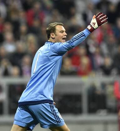 Torwart Manuel Neuer FC Bayern München sauer auf Vorderleute Gestik, Geste schimpft FC Bayern München FCB vs Benfica Lissabon UEFA Champions-League CL Viertelfinale Hinspiel Saison 2015 2016 München Allianz Arena 05.04.2016 FC Bayern München FCB vs Benfica Lissabon