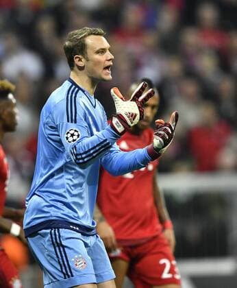 Torwart Manuel Neuer FC Bayern München sauer auf Vorderleute Gestik, Geste schimpft FC Bayern München FCB vs Benfica Lissabon UEFA Champions-League CL Viertelfinale Hinspiel Saison 2015 2016 München Allianz Arena 05.04.2016 FC Bayern München FCB vs Benfica Lissabon