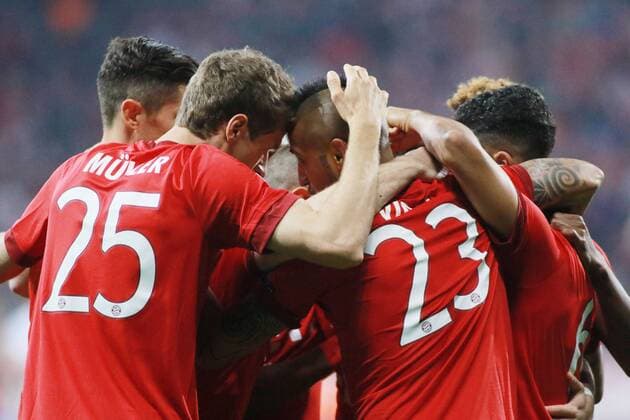 Arturo Vidal, Thomas Müller, Robert Lewandowski (FC Bayern) - Torjubel Fussball UEFA Champions League FC Bayern München - Benfica Lissabon 05.04.2016