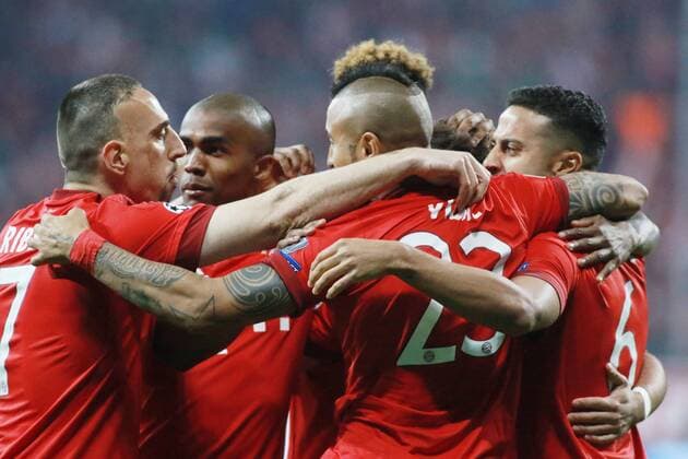 Arturo Vidal, Franck Ribery, Thiago Alcantara, Douglas Costa (FC Bayern) - Torjubel Fussball UEFA Champions League FC Bayern München - Benfica Lissabon 05.04.2016